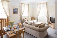 Horseshoe Cottage Sleeps 4 + cot, 1.4 miles SE of Torpoint.