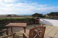 The Old Dairy Sleeps 2 + cot, 1 mile S of Sennen.