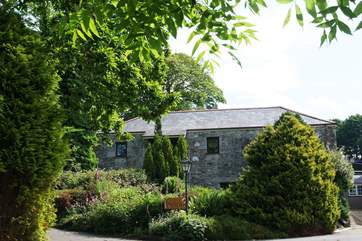 The approach to Polwrath Granary. With the pool-room behind the cottage and the Owners' house to the right.
