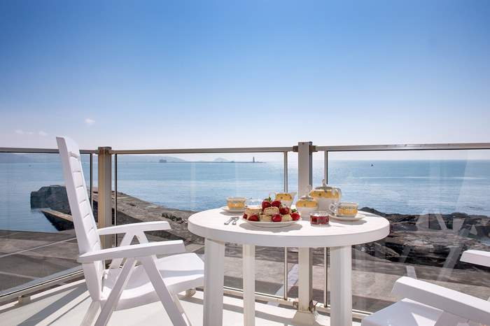 The Song of the Sea is a 1 bedroom, coastal apartment with sea views near Kingsand, Cornwall.