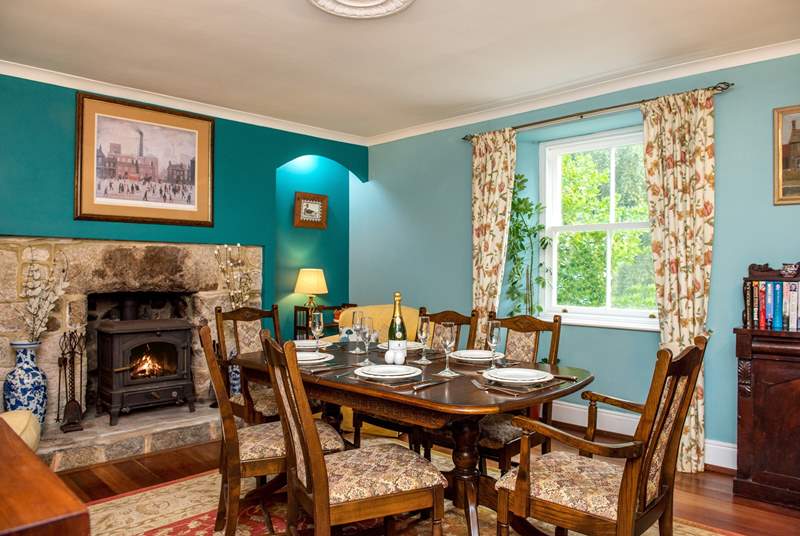 Enjoy a family meal around the dining table. 