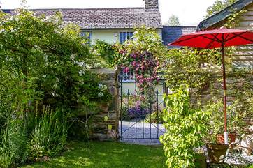 Kiln Cottage has a private garden.