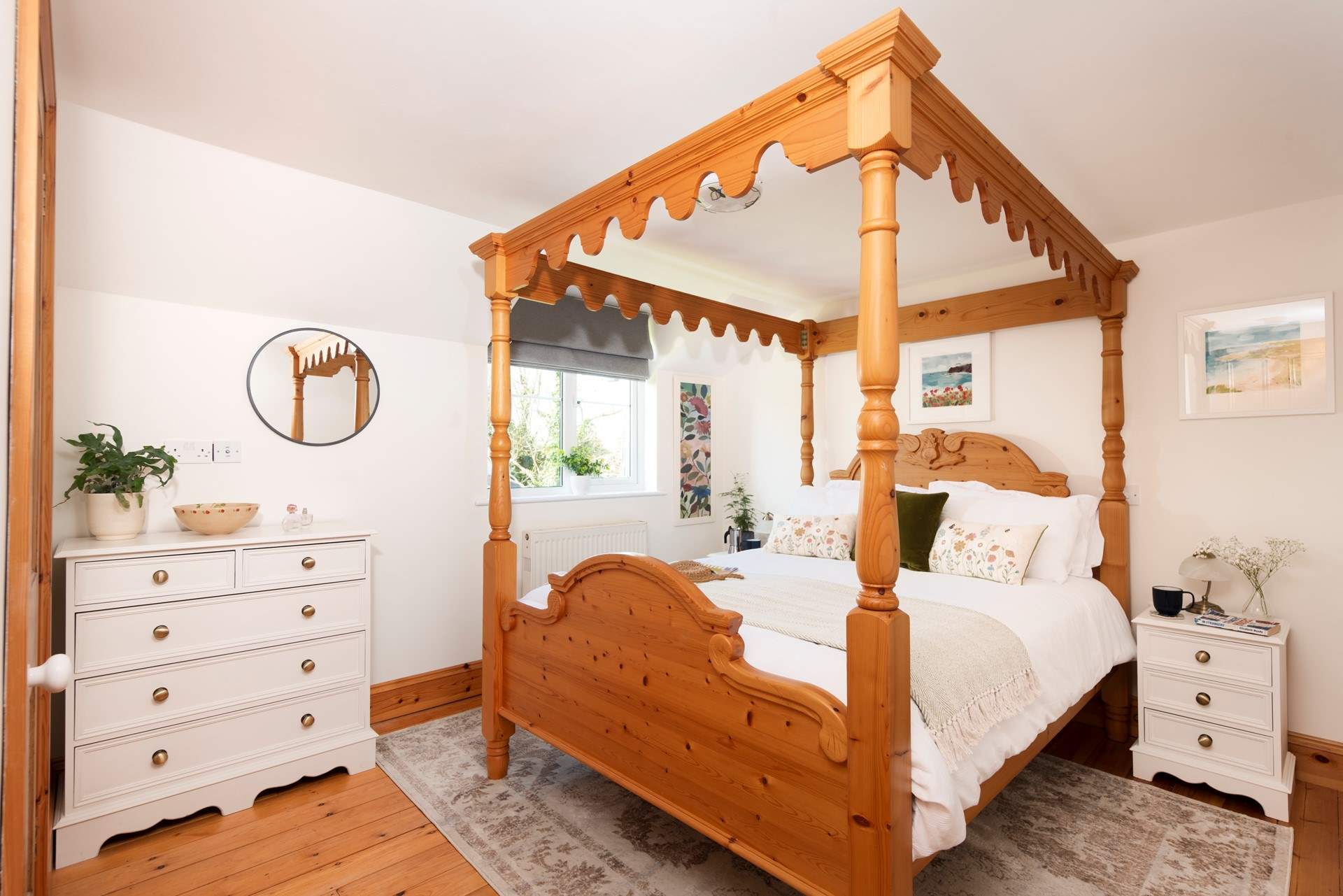 A four poster! How romantic is that?