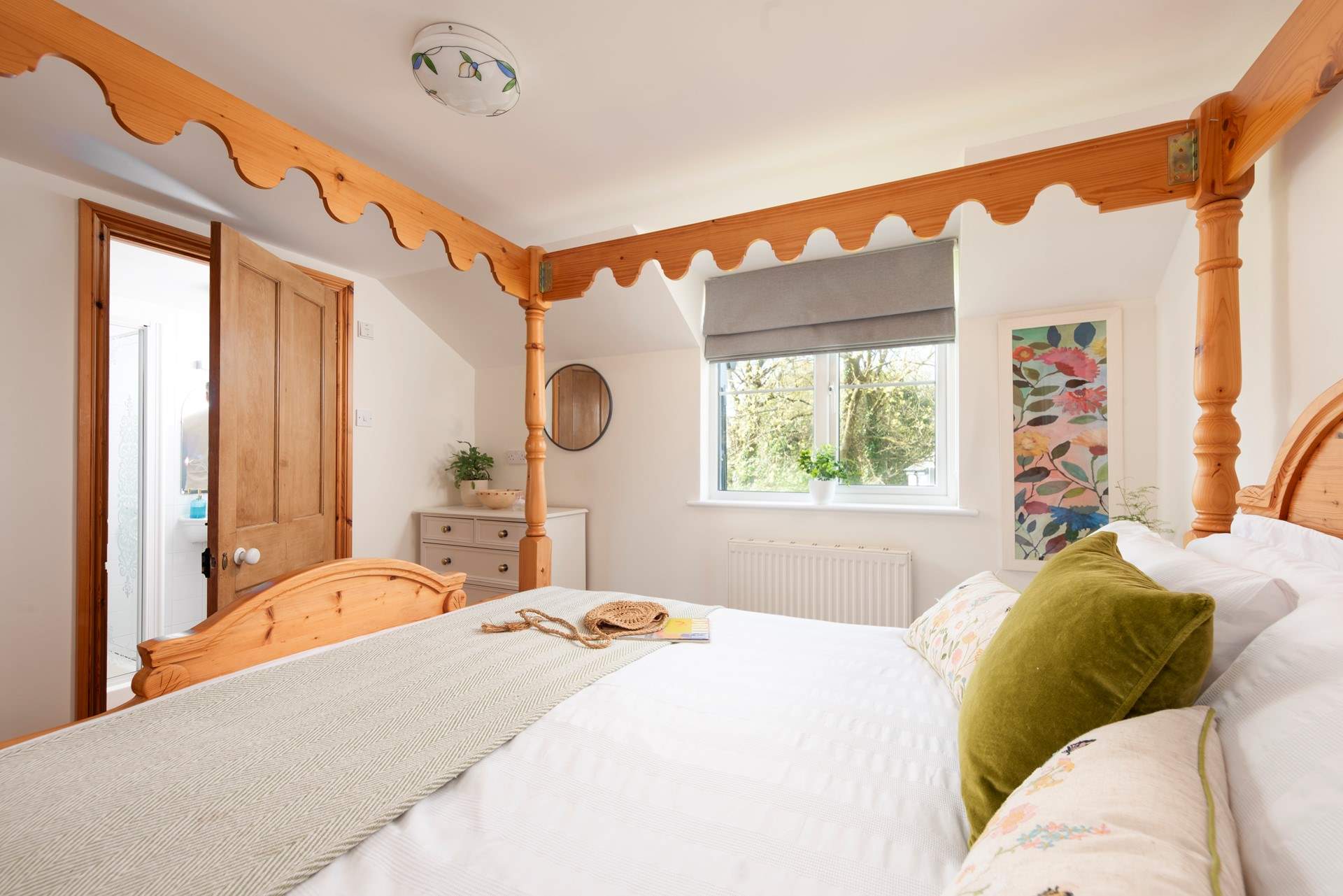 Such a charming room.