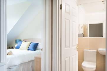 The family bathroom lies between the two bedrooms.