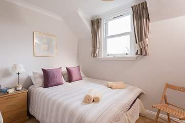 Bedroom 2 has 'zip and link' beds (king-size double or 2'6'' twin beds).