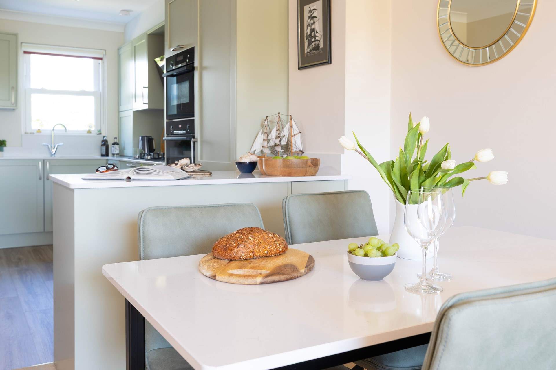 Enjoy leisurely holiday meals at Vougeot.