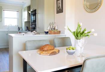 Enjoy leisurely holiday meals at Vougeot.