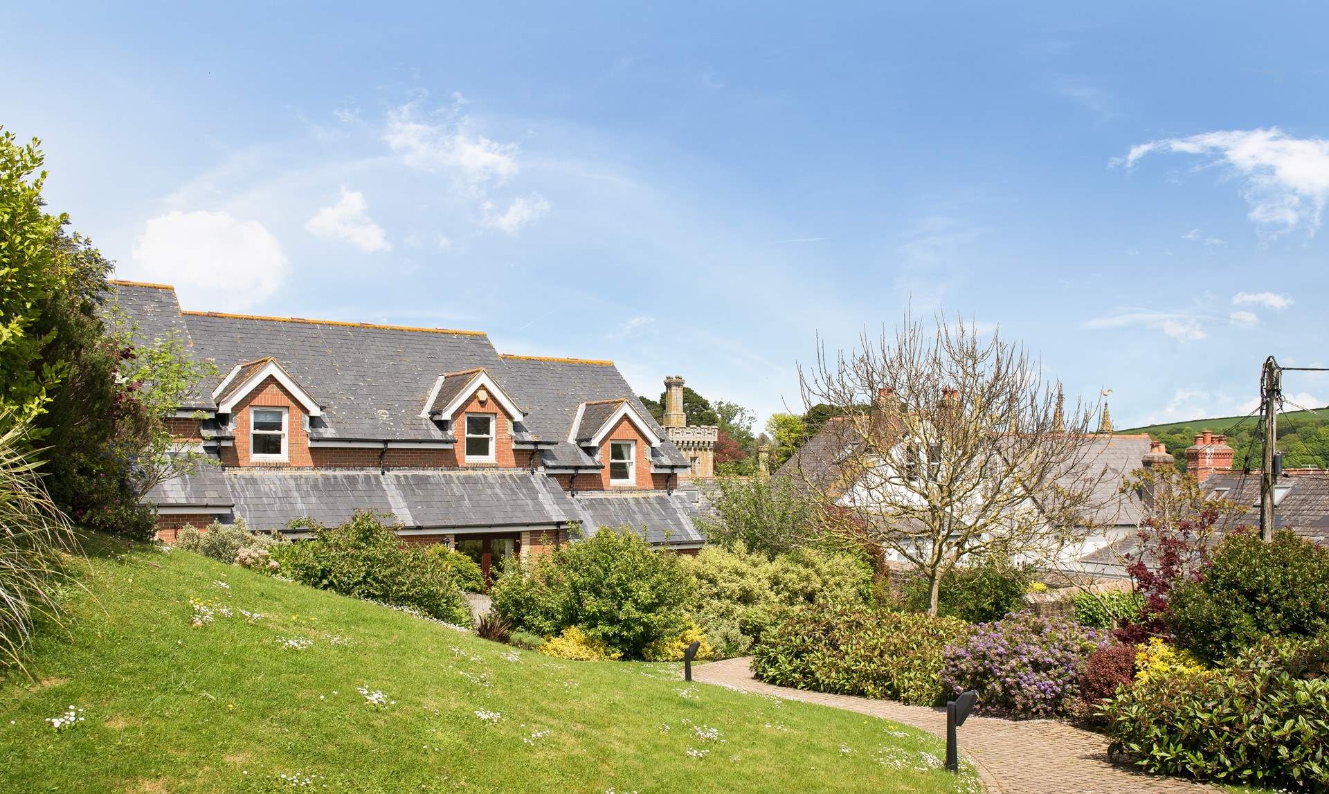 The approach to Vougeot from the parking-area meanders through lovely communal gardens. It's a beautiful oasis in the centre of Fowey.