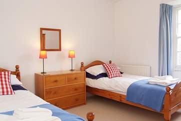 Bedroom 4 has twin beds.