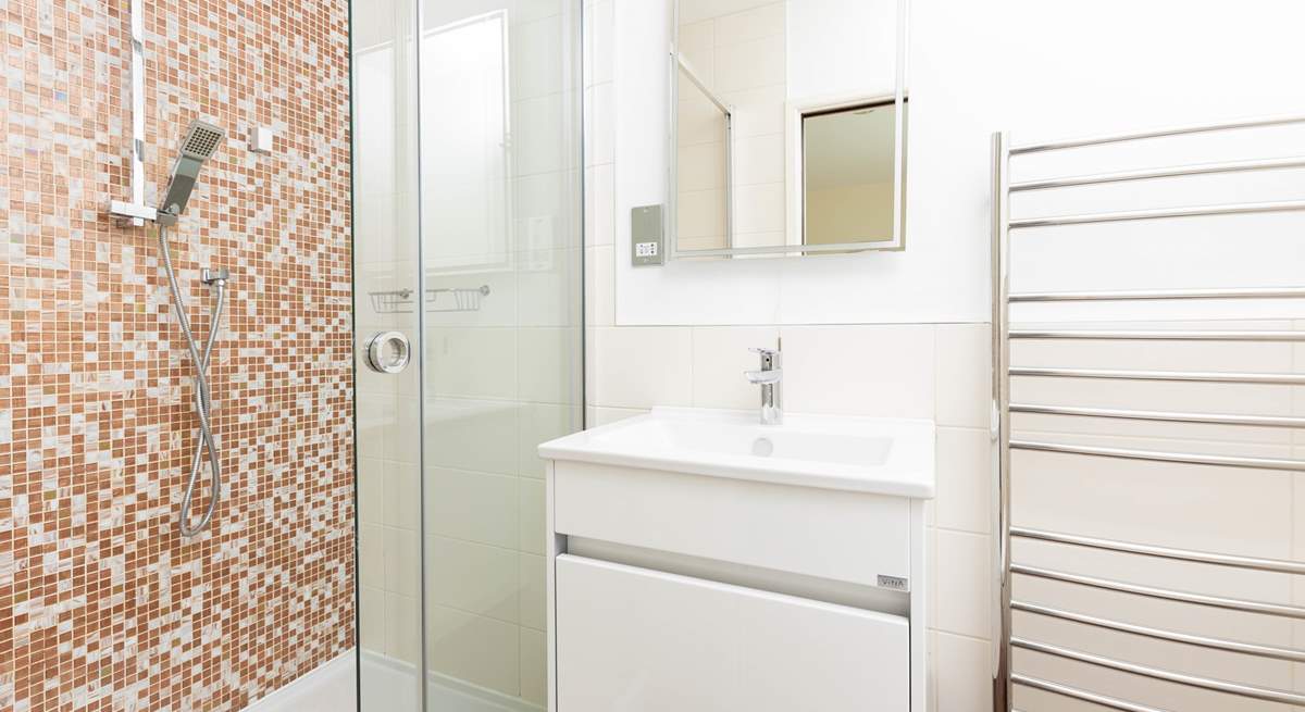 The en-suite shower room for the main bedroom. 