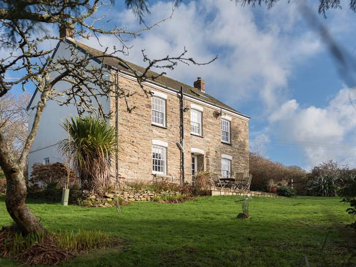 Higher Carnon Farmhouse, Sleeps 8 in Falmouth