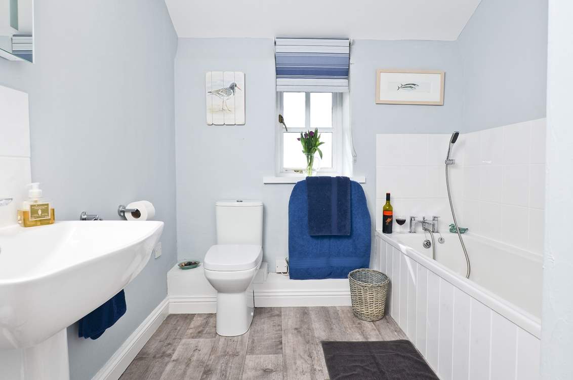 The family bathroom (there is a family shower-room on the ground floor).