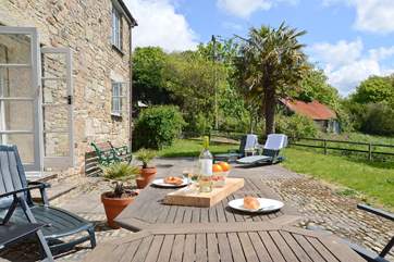 Plenty of space for al fresco eating.