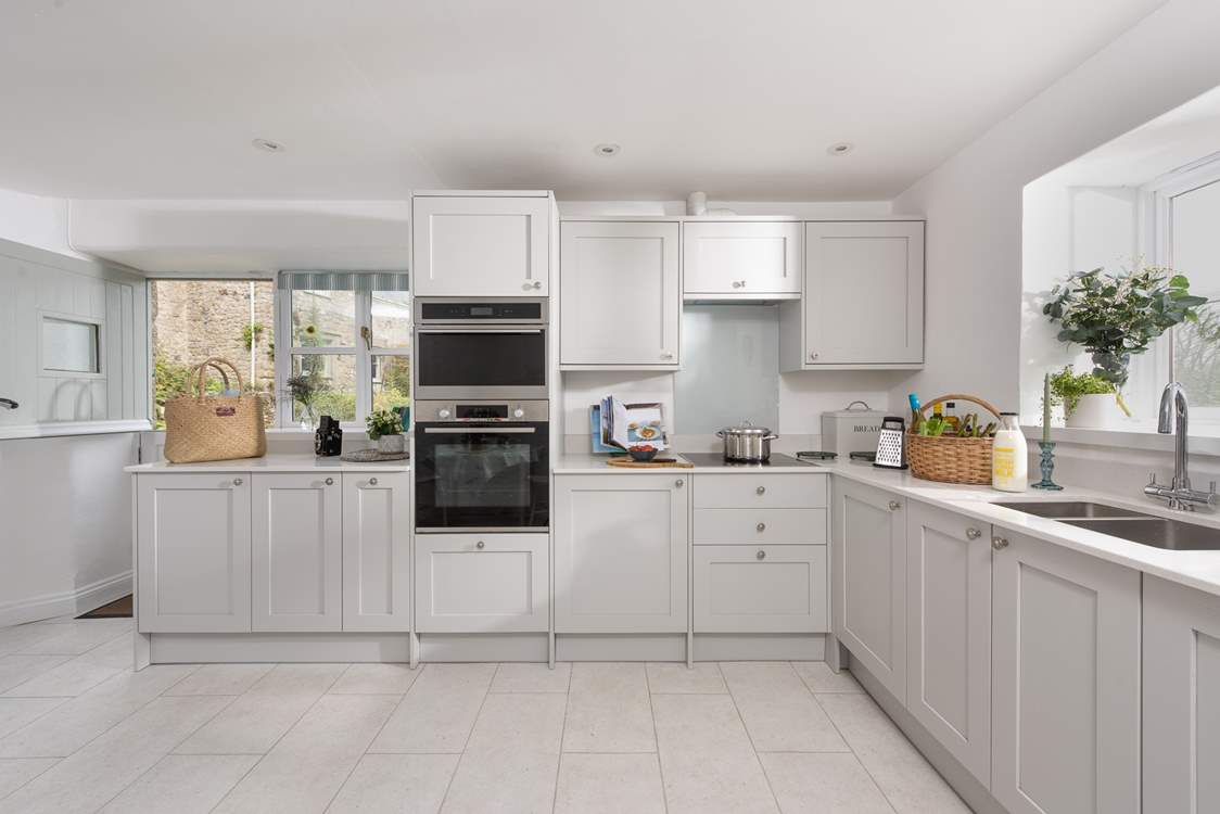 The gorgeous kitchen.