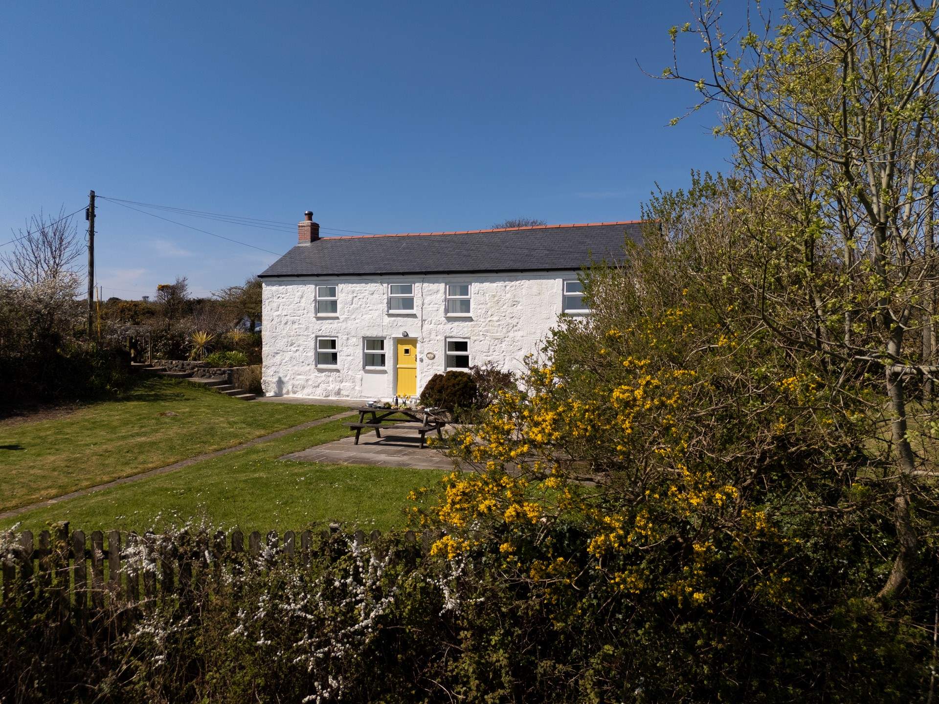 Yellow Blossom Cottage is in the most peaceful setting.