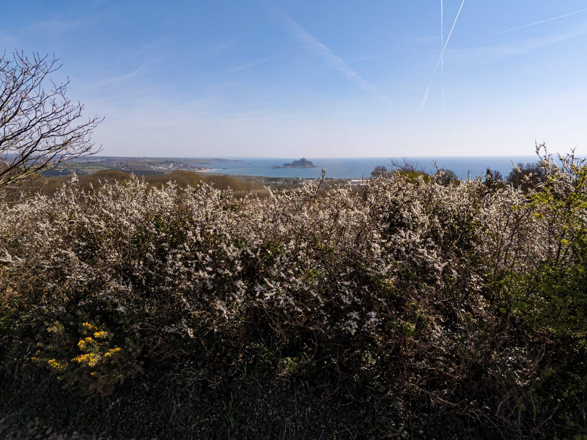The lane approaching the cottage has outstanding views.