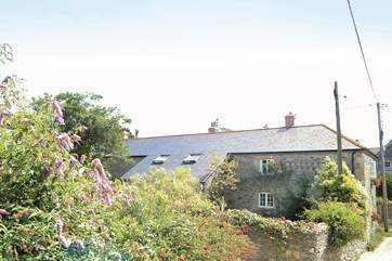 The Malt House is within walking distance of the beach, village shop and the pub. Perfect!