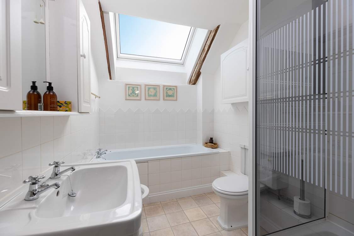 Of course there is a bath at The Malt House in the en suite for Bedroom 1.