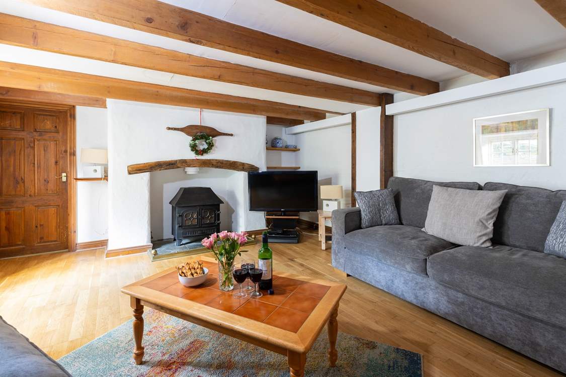 What a luxury having two sitting rooms for your party.