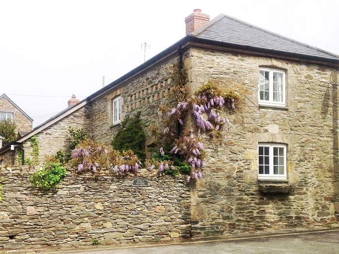 The Malt House, Sleeps 11 in Crantock