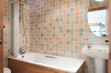 The en suite bathroom.