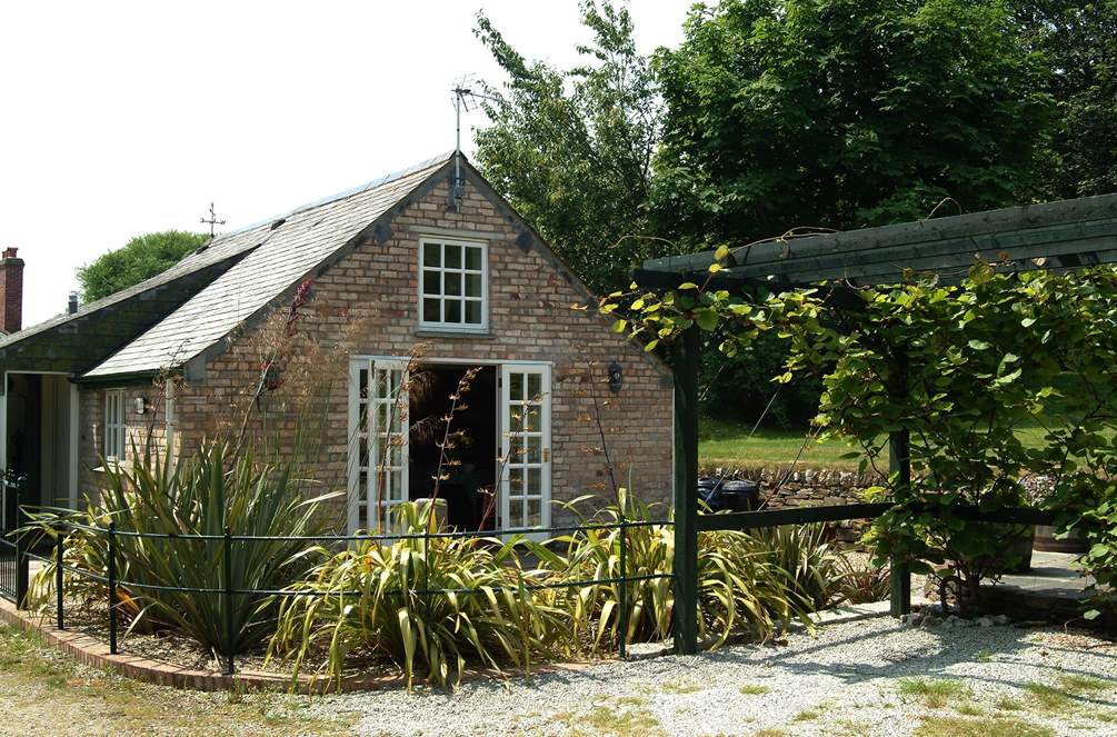 Dog Friendly Holiday Cottages with Enclosed Gardens