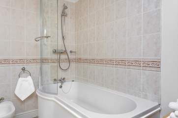 The en suite bathroom.