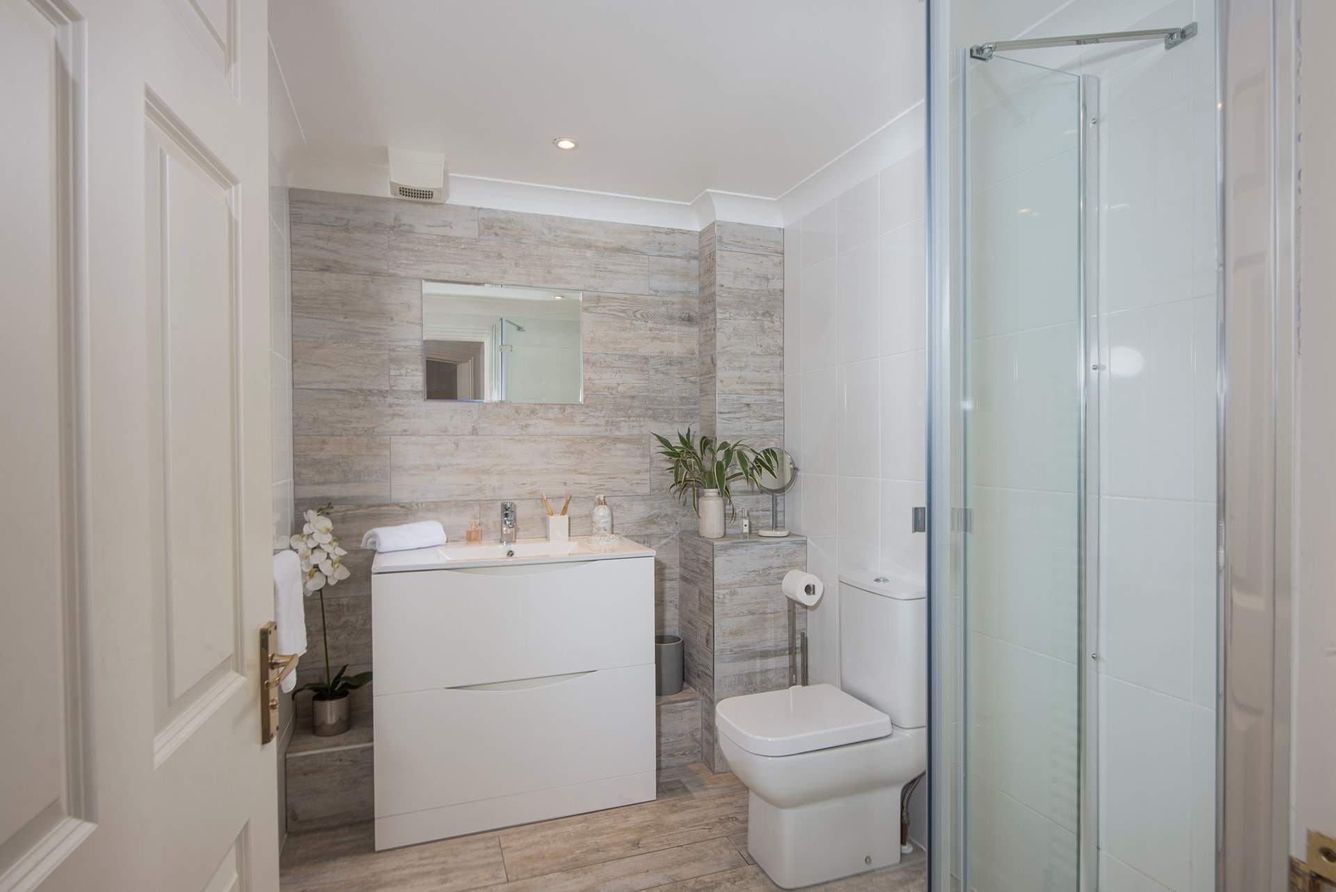 The family shower-room.