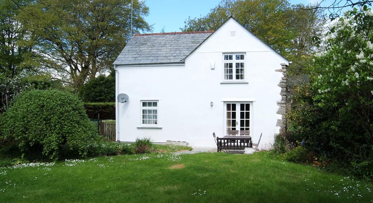 The lawned garden is ideal for al fresco dining or that glass of wine before supper.