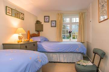 The pretty twin bedroom.