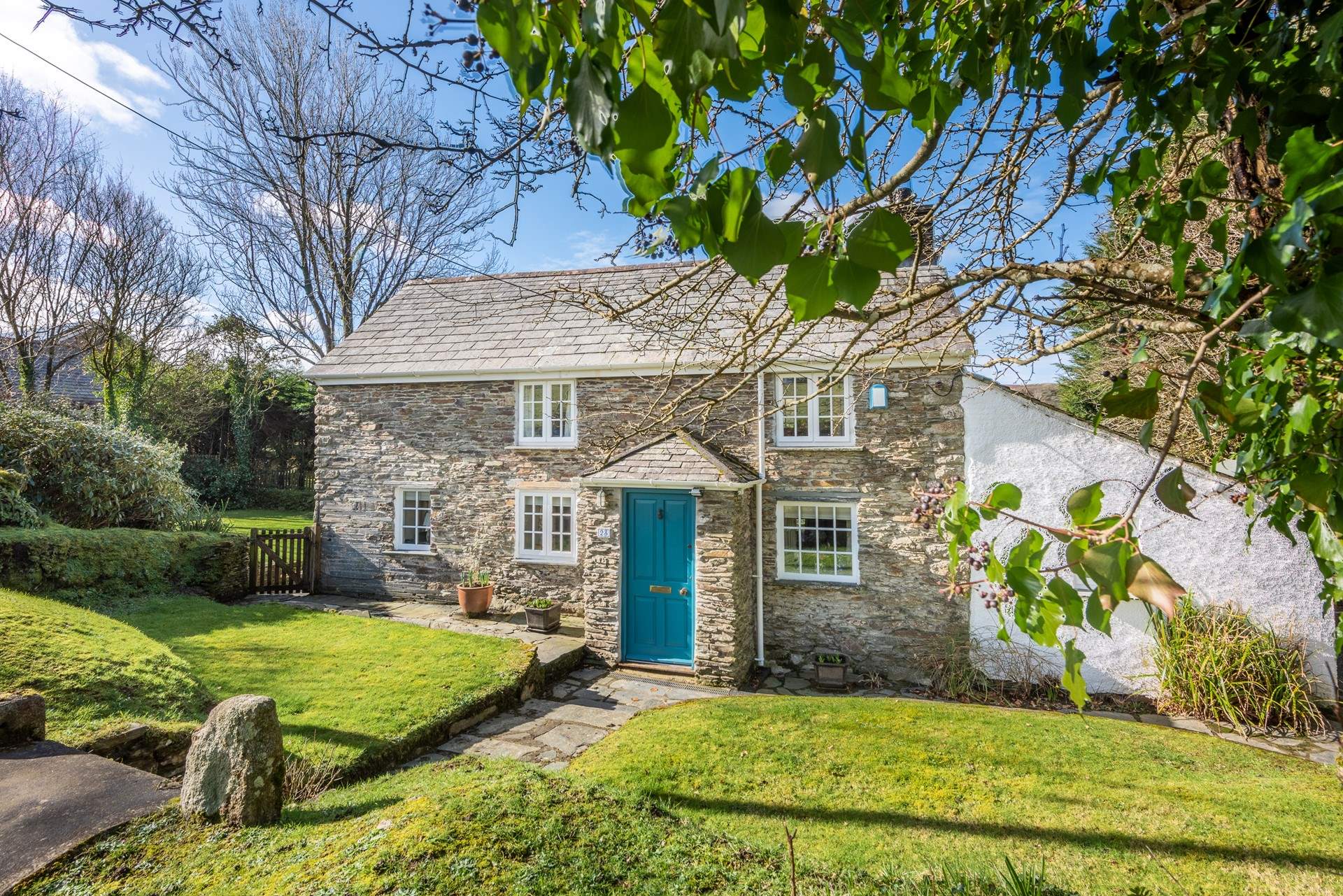 Pretty as a picture, welcome to the charming Chy Goff.