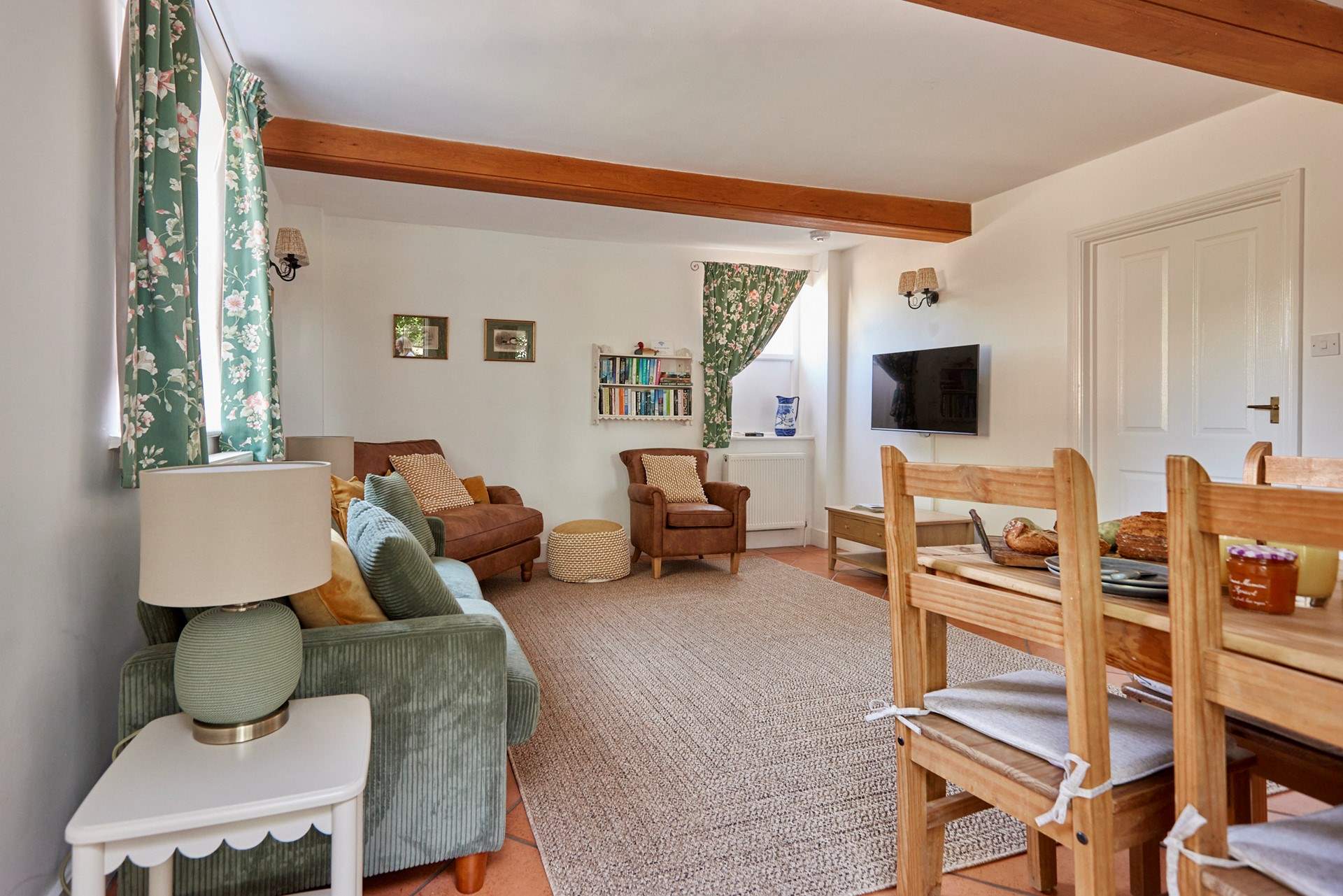 And still retains a cosy cottage feel as a perfect space for socialising and dining.