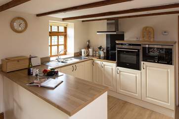 The well-equipped kitchen.