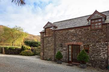 The front of Leat Mill as you come along the lane.