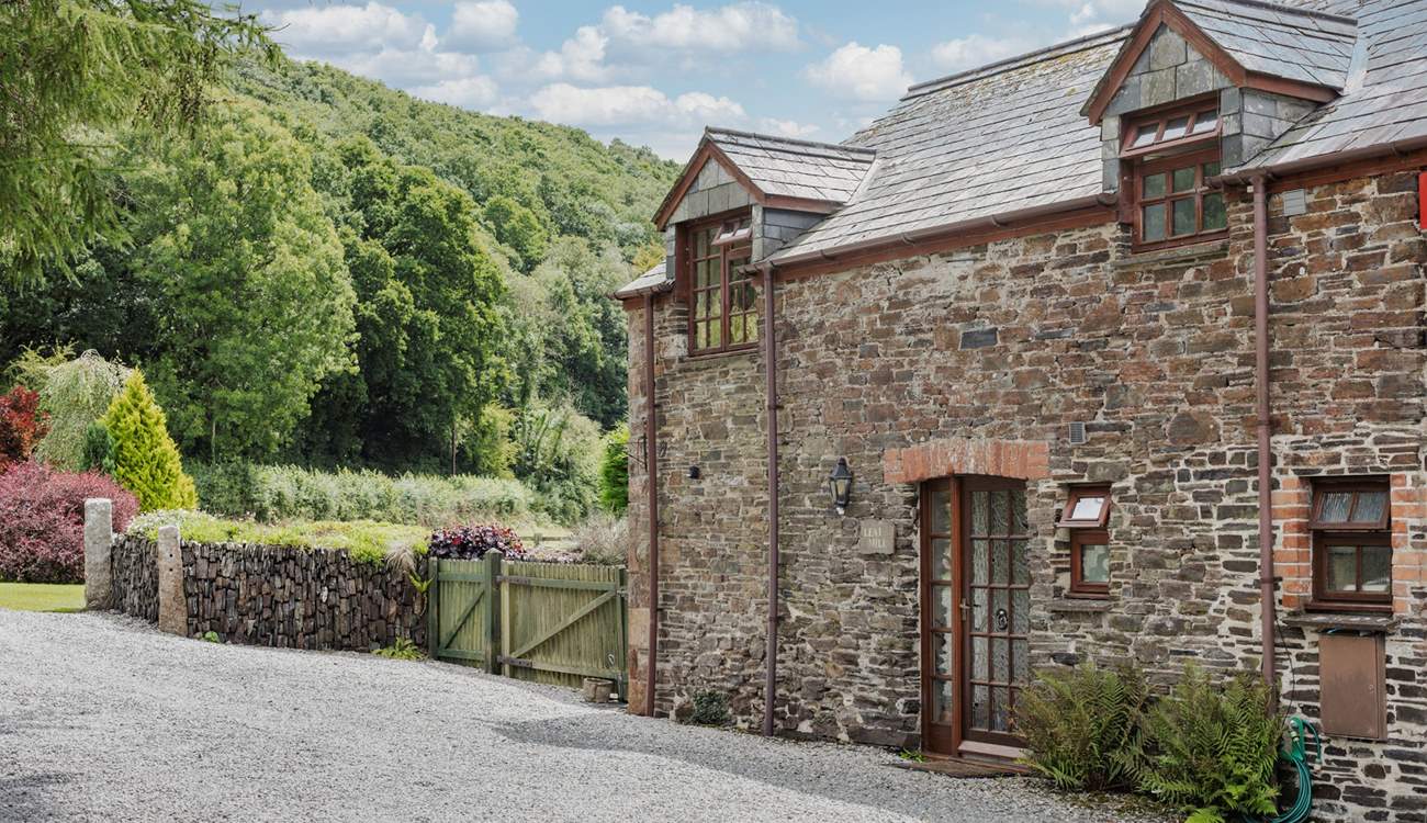 The front of Leat Mill as you come along the lane.