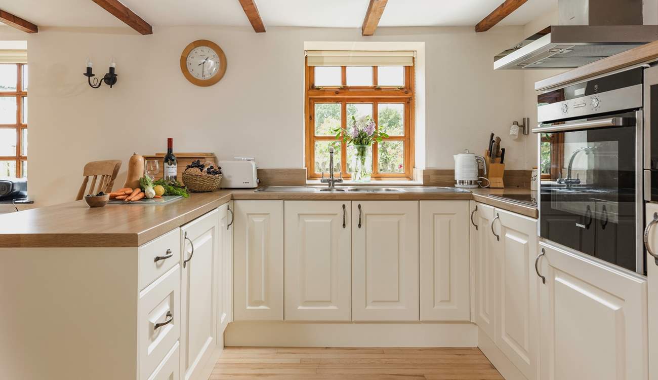 The well-equipped kitchen.