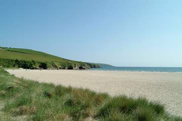 Par Sands is half an hour away, perfect for dog walking.