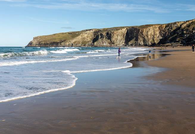 This is Trebarwith Strand, just a short drive from Tintagel. 