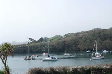 Early morning mist on the river, a wonderful time of day to admire the view and appreciate the tranquility.