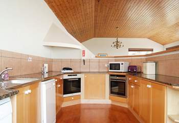The kitchen-area is hidden behind a chest-height wall so you can see the views while cooking.