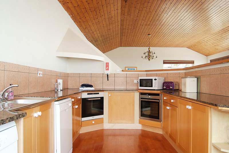 The kitchen-area is hidden behind a chest-height wall so you can see the views while cooking.