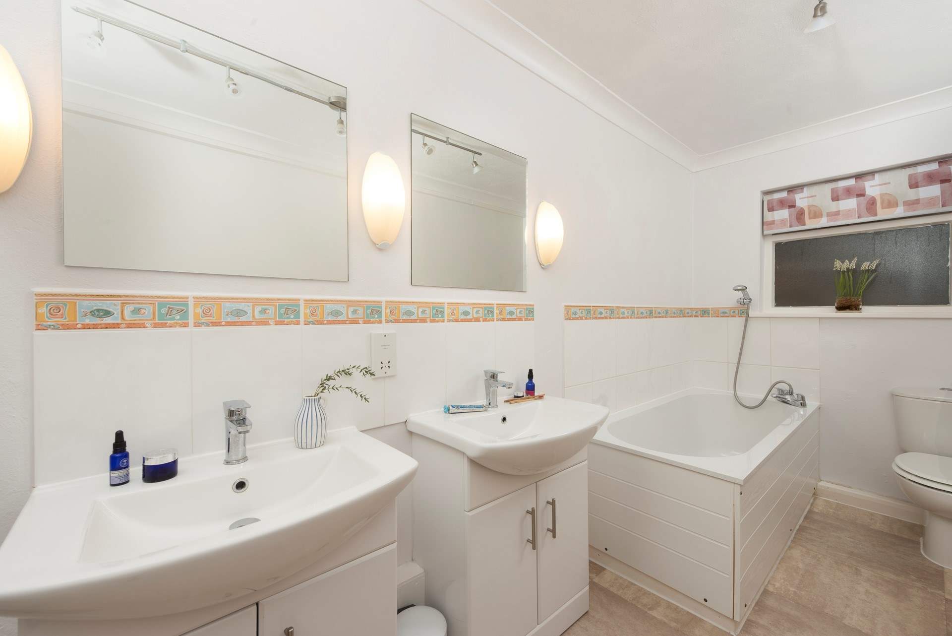 The bathroom on the ground floor.