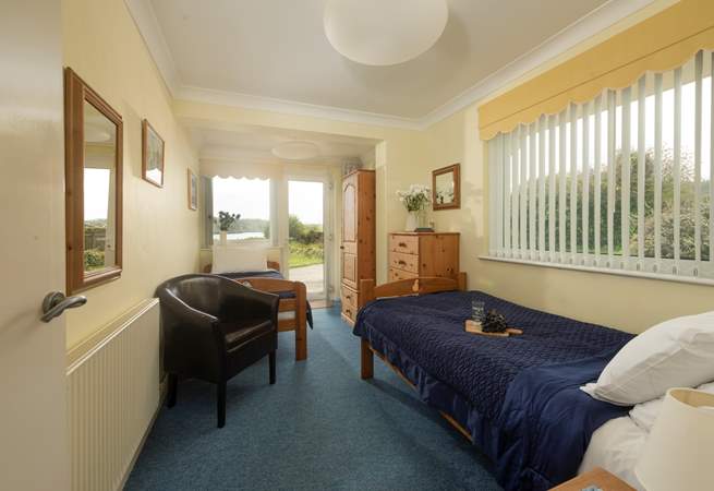 Bedroom 4 (ground floor) has twin beds.