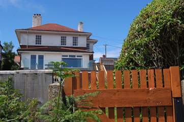 There is a little gate to the footpath that leads to the lane to the beach...and the pub!