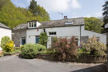 The front of Ludbrook Cottage. What a stunning cottage.