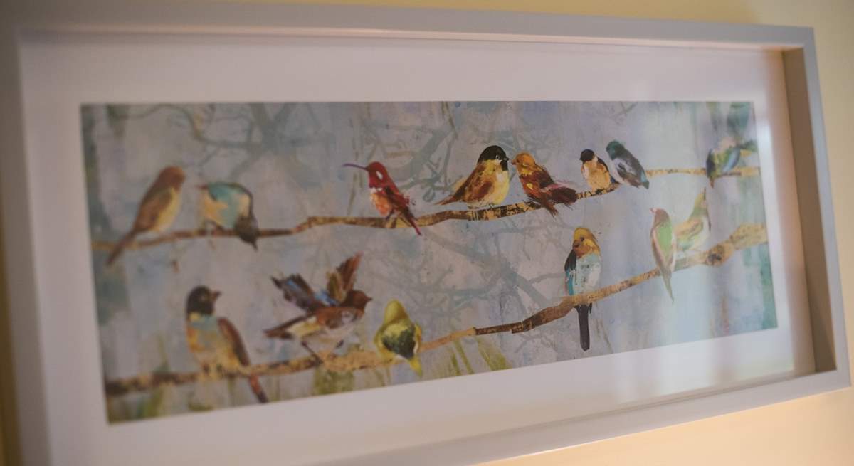 A pretty print to help you identify the birds outside.