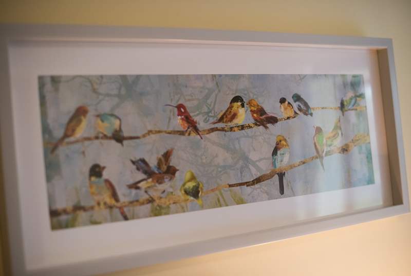 A pretty print to help you identify the birds outside.