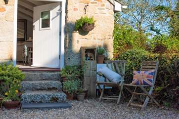 The pretty entrance to Orchard Barn with parking right outside.