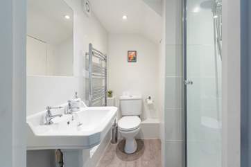 The en suite shower-room.